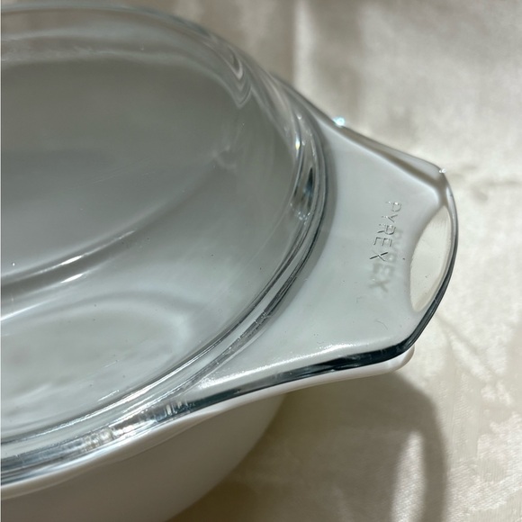 Vintage Pyrex White and Blue Floral Casserole Dish - Picture 4 of 10